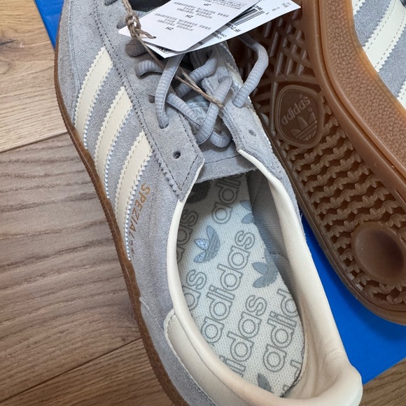 Adidas Men’s Handball Spezial Sneakers - Grey/Cream with Gum Sole - Picture 4 of 6